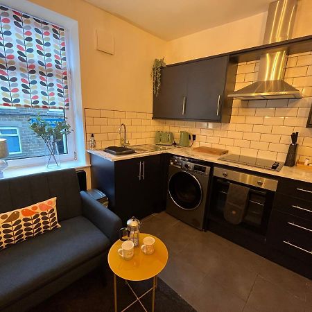 Modern & Retro Two Bedroom Apartment In Barnsley Exterior foto