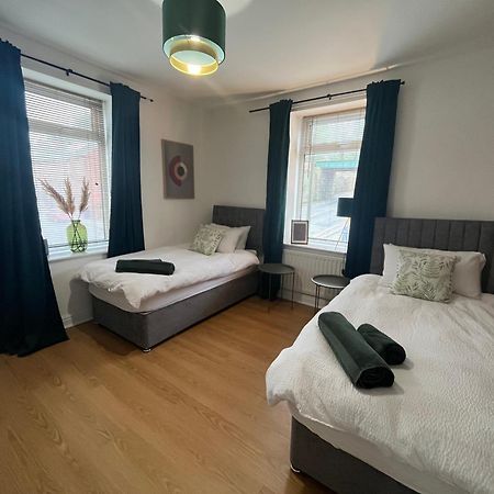 Modern & Retro Two Bedroom Apartment In Barnsley Exterior foto