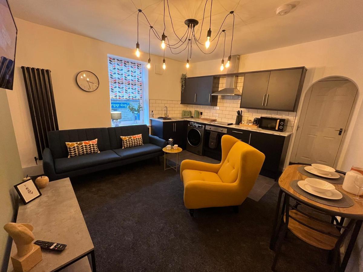 Modern & Retro Two Bedroom Apartment In Barnsley Exterior foto