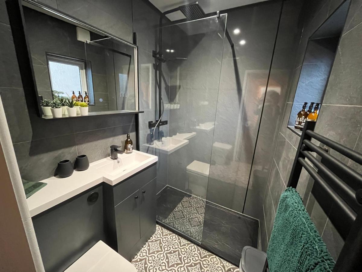Modern & Retro Two Bedroom Apartment In Barnsley Exterior foto